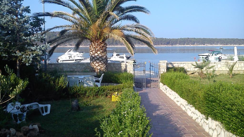 Apartments Nautica Barbat na Rabu Quarto foto